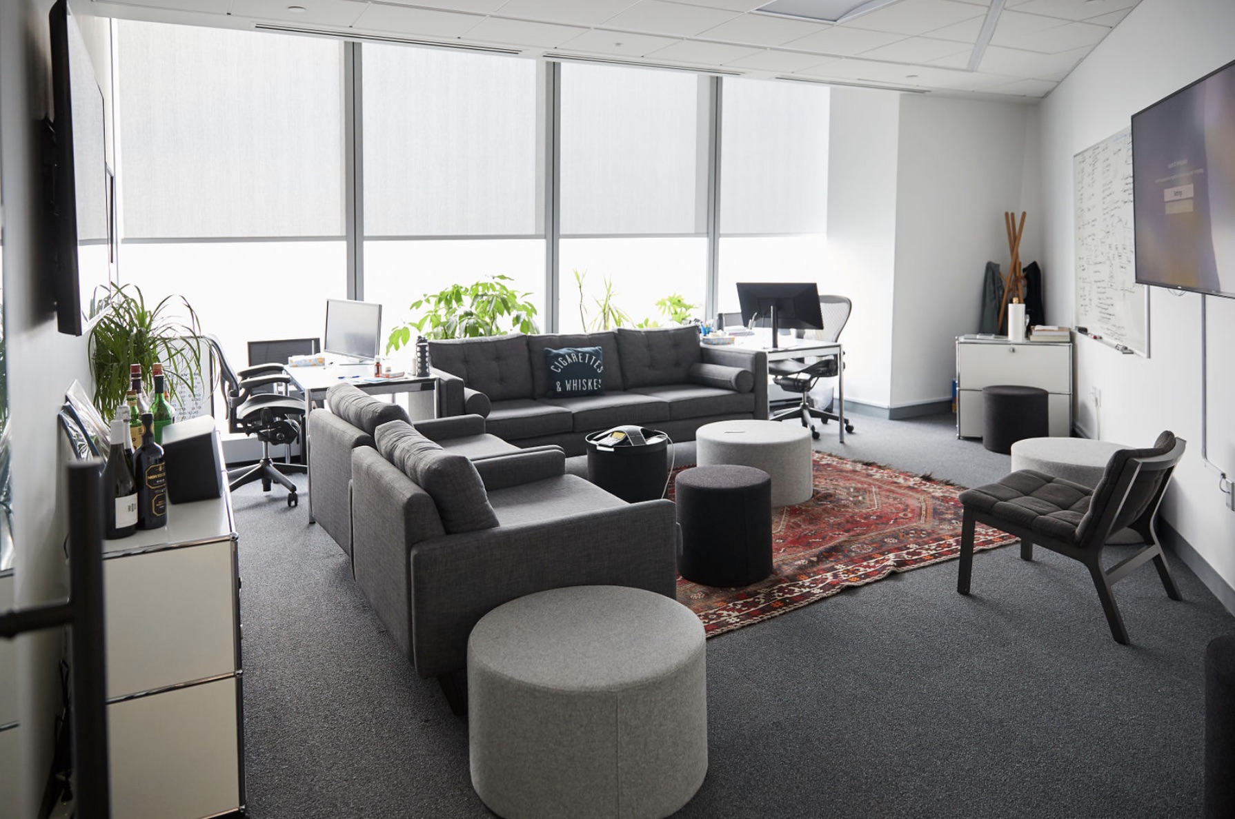<i>The executive offices provide a space for both open and private discussion</i> <i>The executive offices provide a space for both open and private discussion</i>