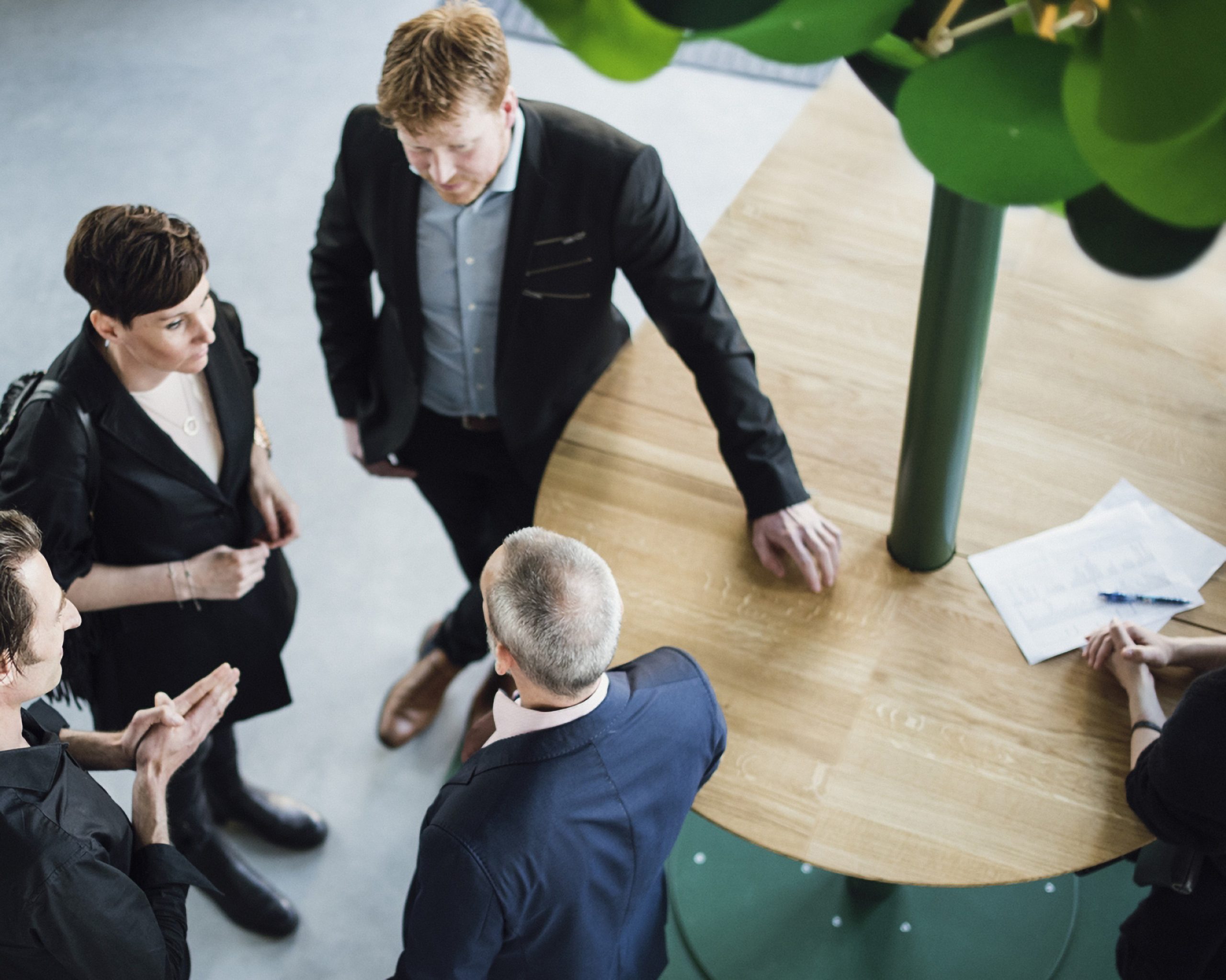 meeting around the seamless table