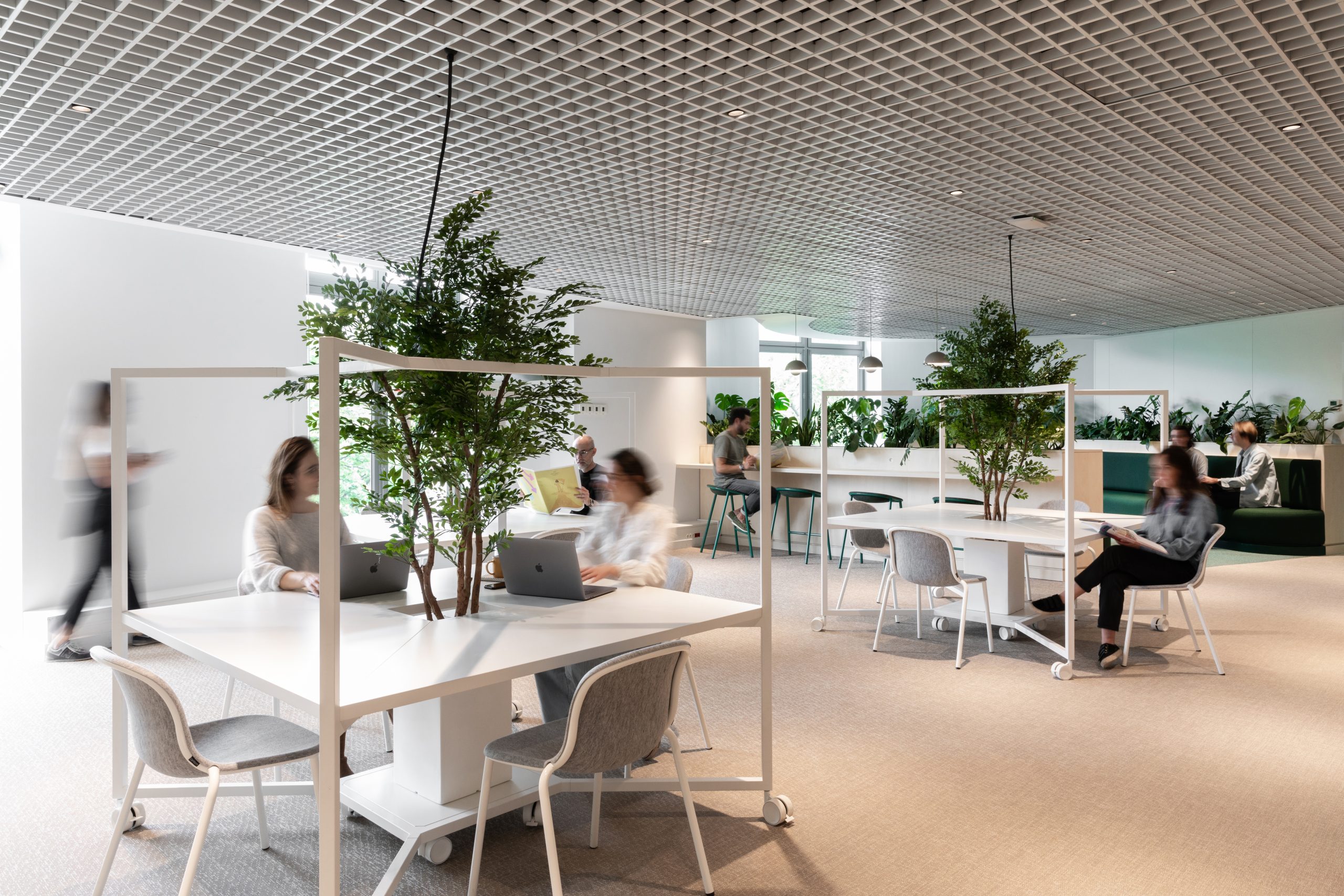Integrating Public and Private Spaces in Korn Ferry's Paris Office ...