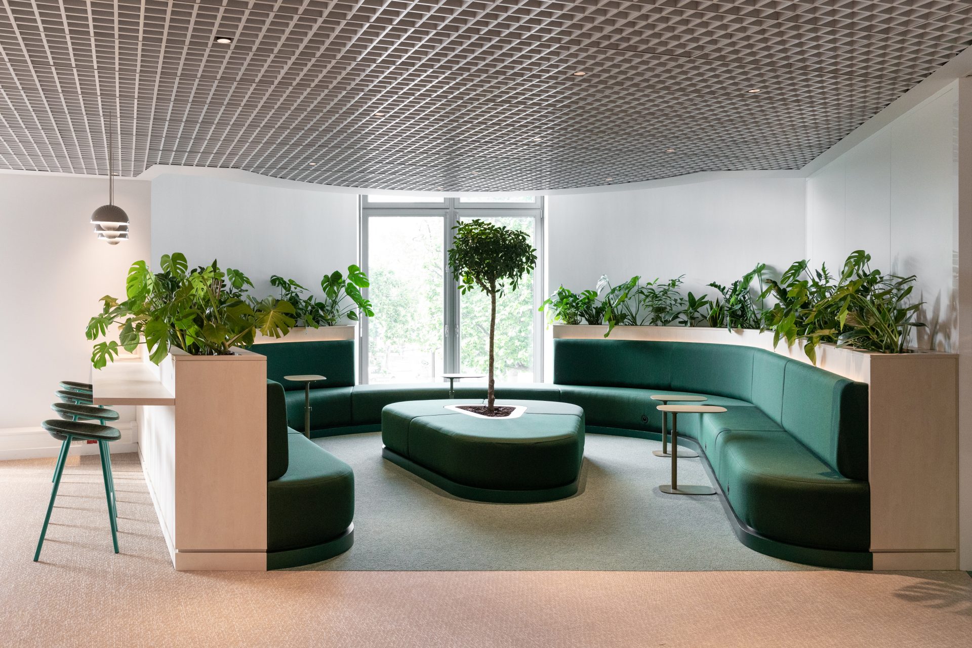 Integrating Public and Private Spaces in Korn Ferry's Paris Office ...