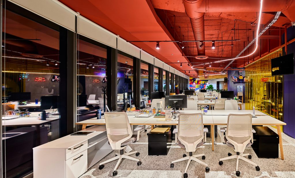 14 Area abierta estaciones de trabajo Red Bull Mexico