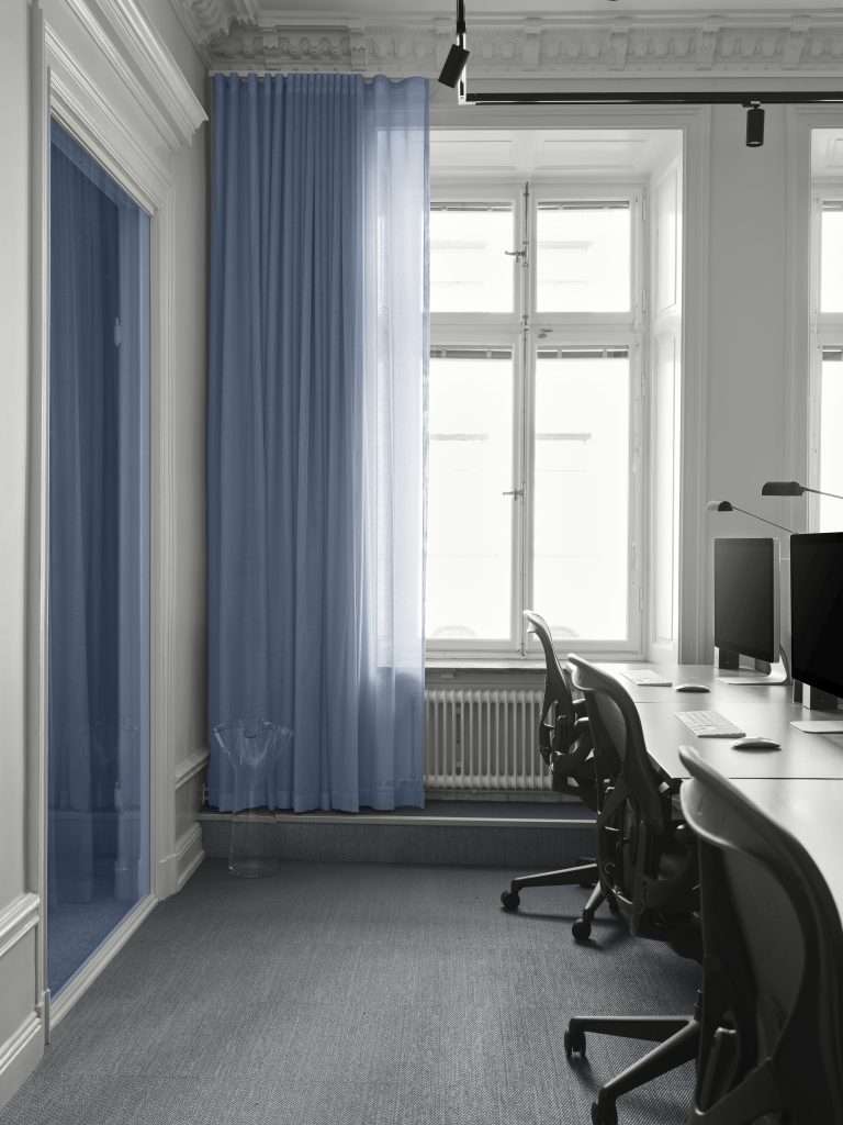 AVOLT Office Desks1